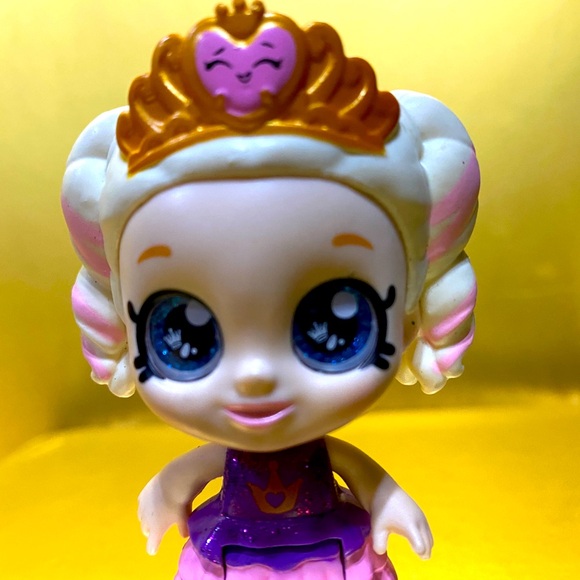 KINDI KIDS BOBBLE DOLL SERIES 2 POSEABLE DOLL BIG BLUE GLITTERY EYES, GOLD TIARA - Picture 7 of 9